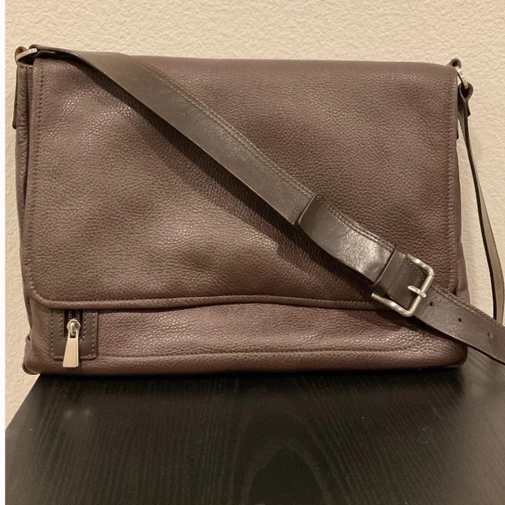 BARNEYS NEW YORK COLLECTION Brown Soft Leather Messenger Bag Made in Italy